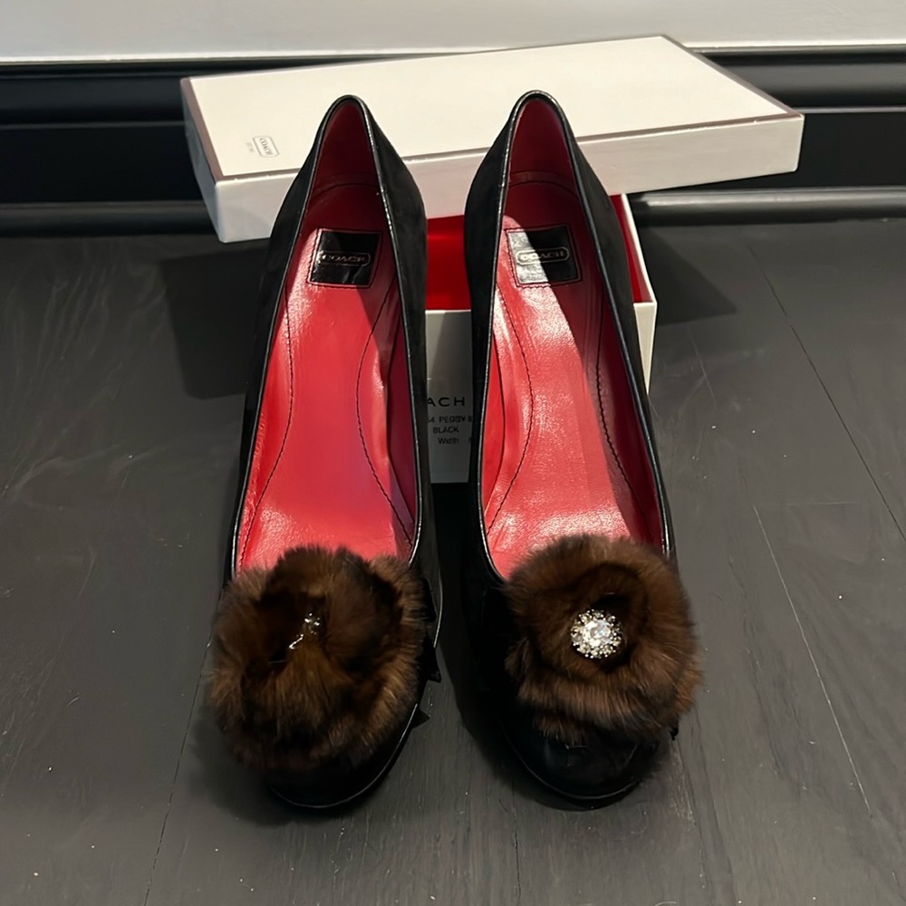 Coach Peggy kid suede with mini detail pumps size 7.5 black